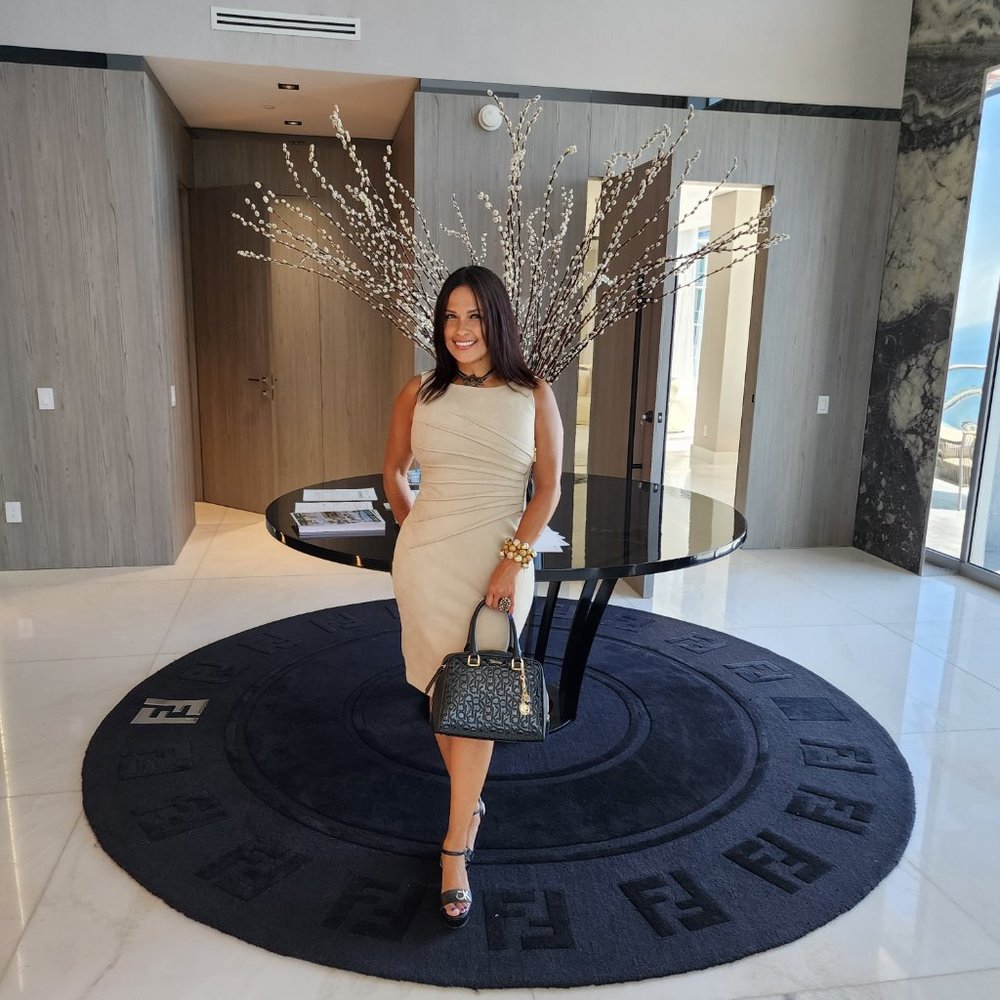 Meet your Posher, Yanitza